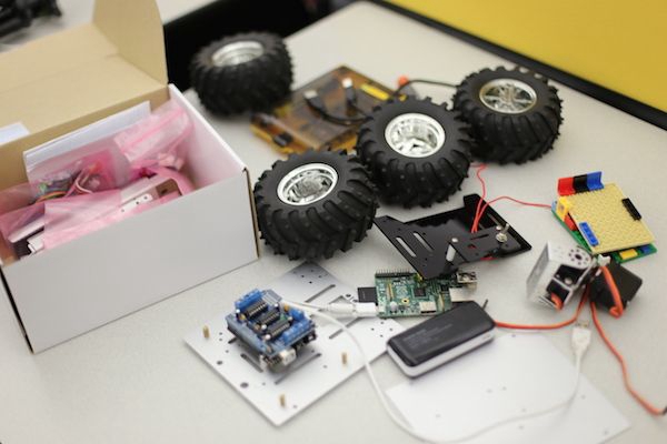 如何低成本自制機器人？